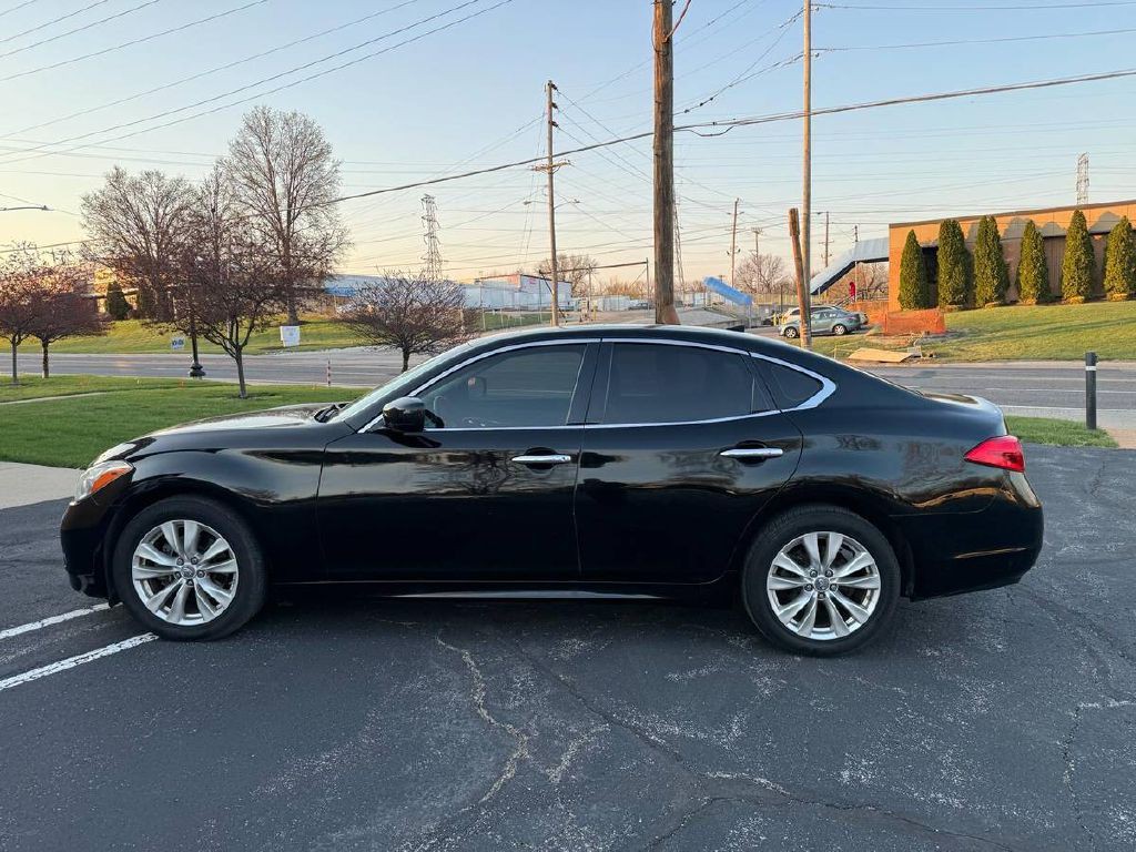 2011 INFINITI M37 Image 5