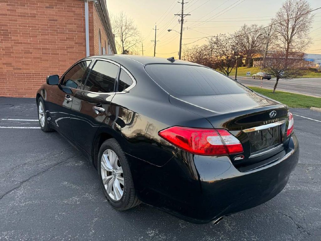 2011 INFINITI M37 Image 8