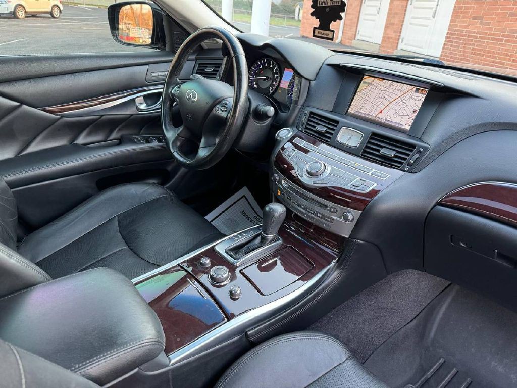 2011 INFINITI M37 Image 13