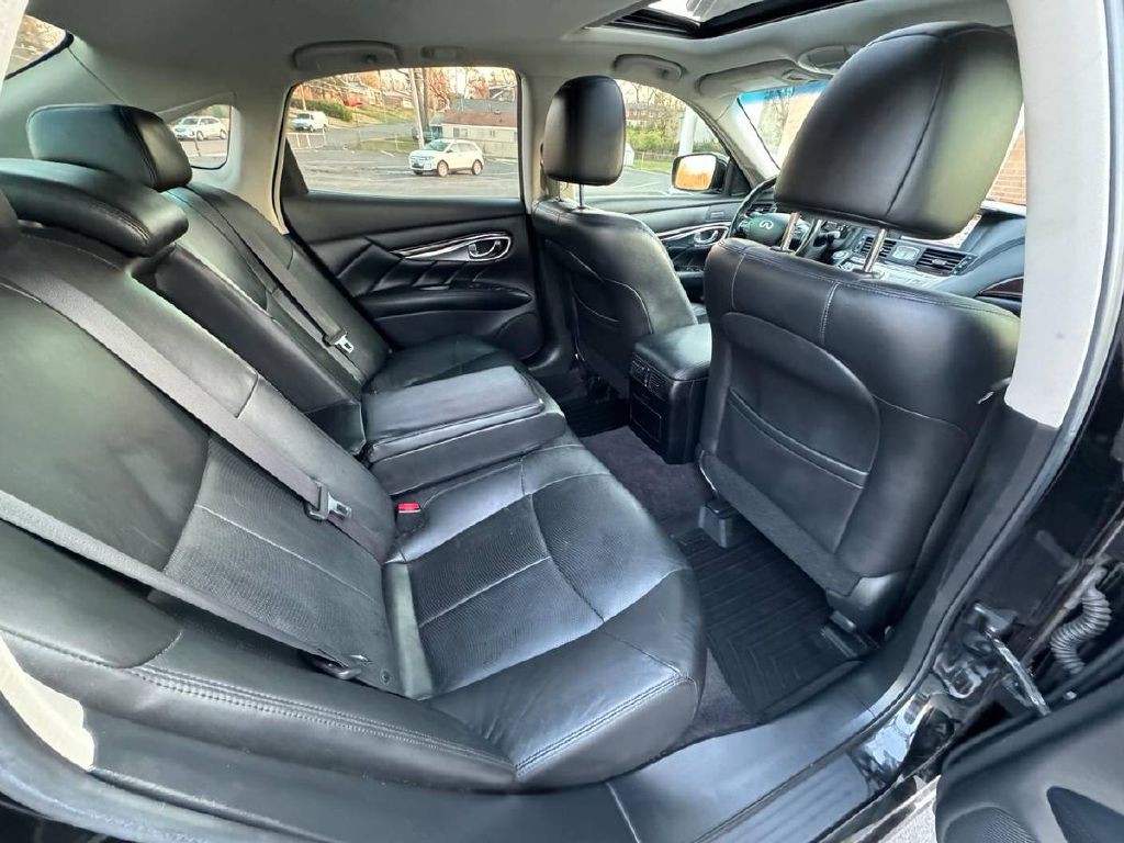 2011 INFINITI M37 Image 14