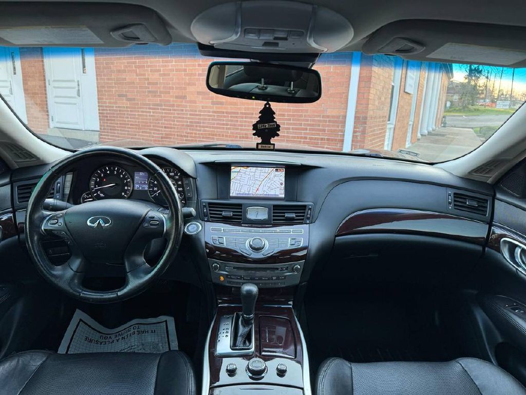 2011 INFINITI M37 Image 16