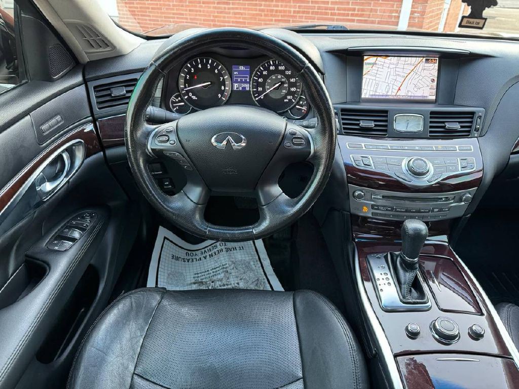 2011 INFINITI M37 Image 17