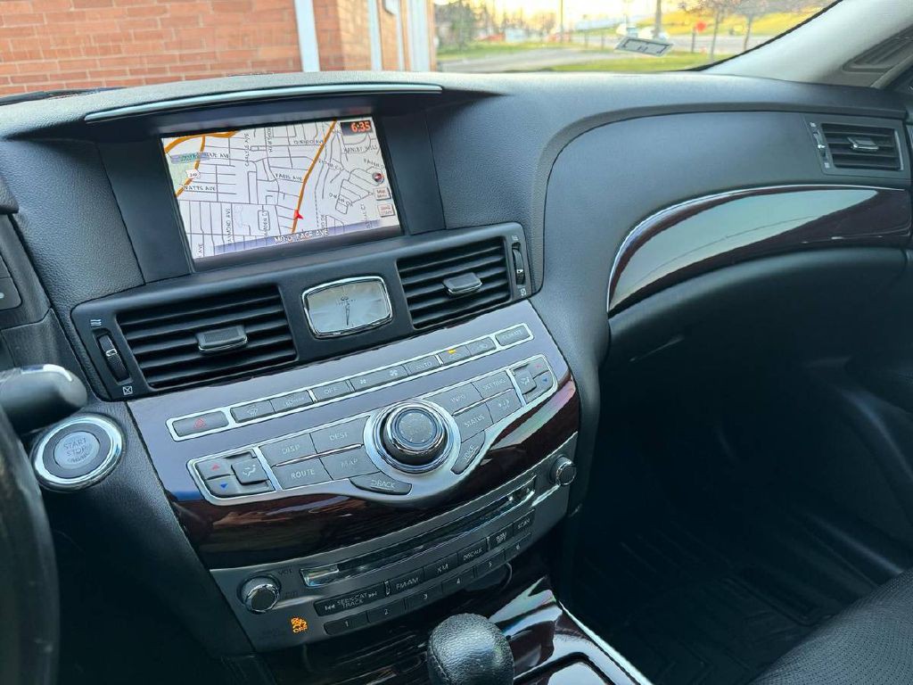 2011 INFINITI M37 Image 19