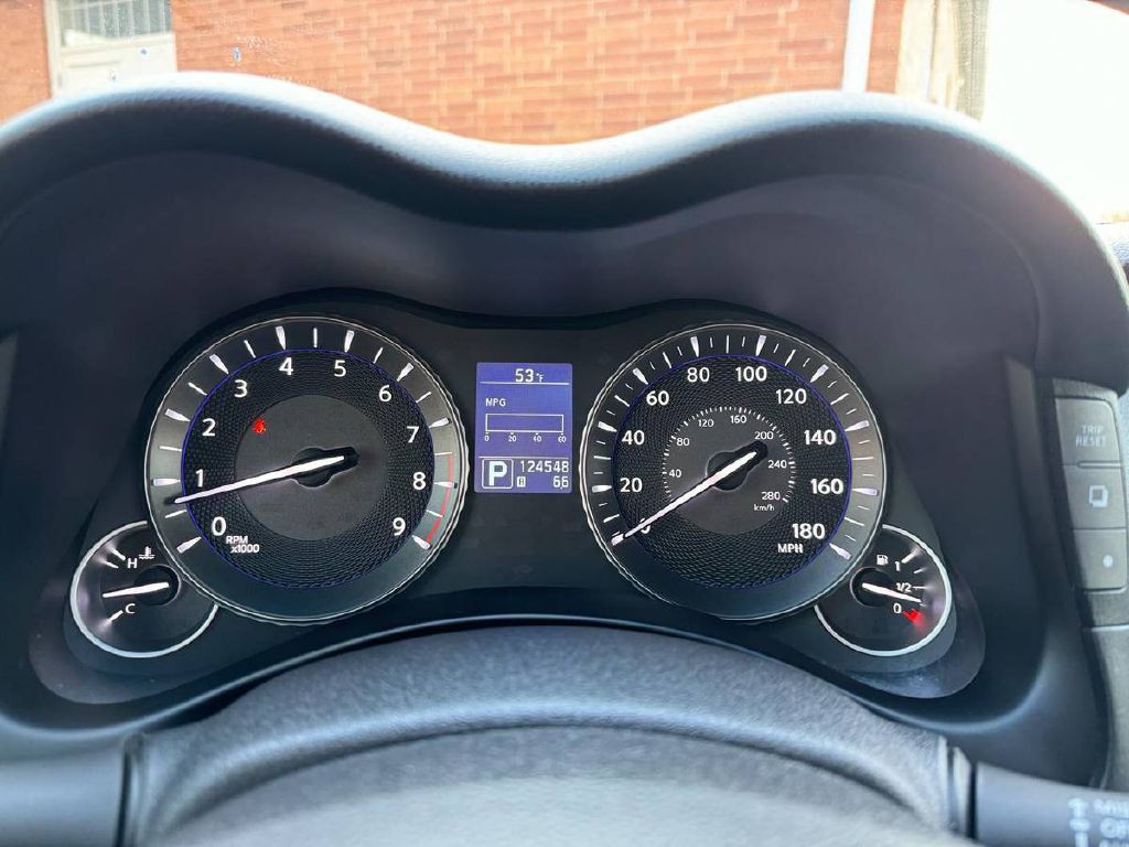 2011 INFINITI M37 Image 20