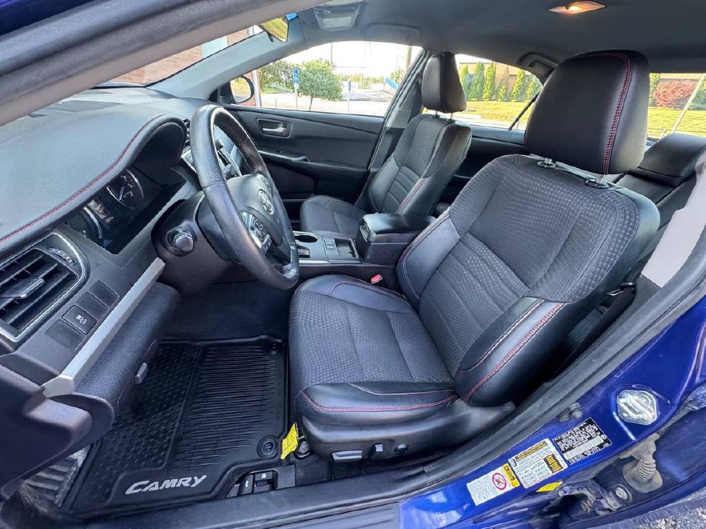 2015 Toyota Camry Image 9