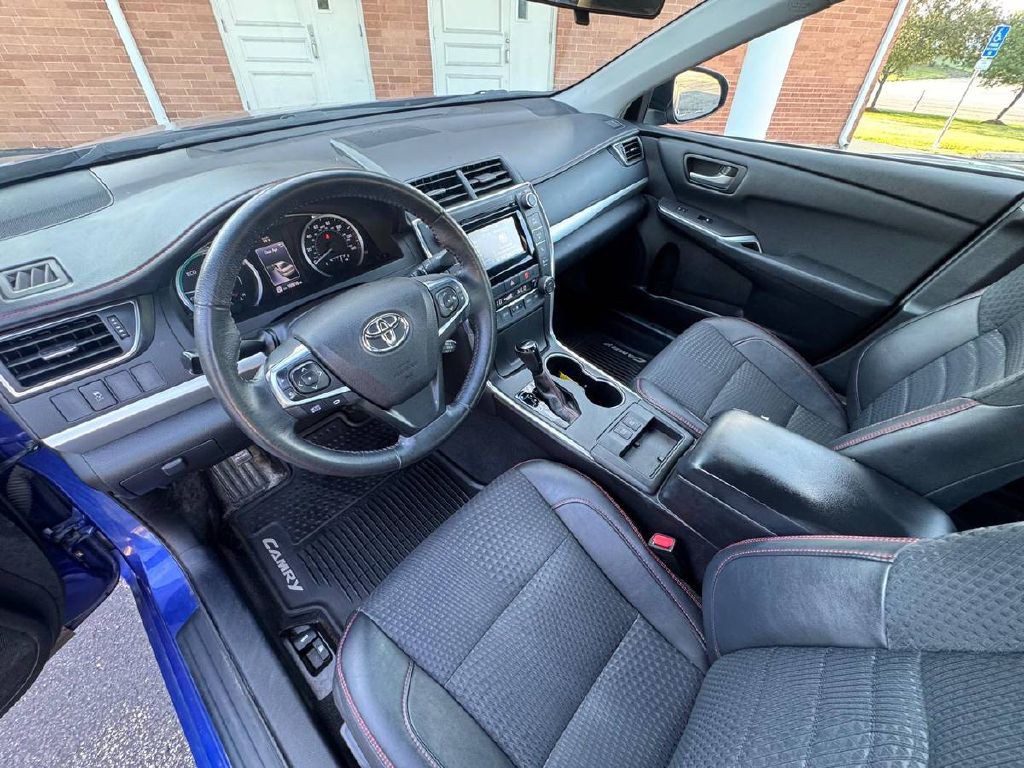 2015 Toyota Camry Image 10