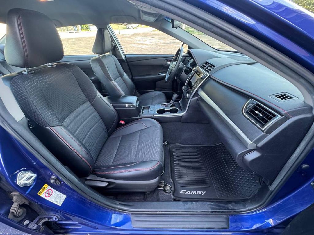 2015 Toyota Camry Image 11