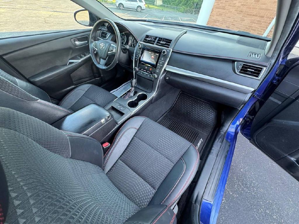 2015 Toyota Camry Image 12