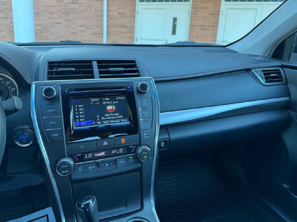2015 Toyota Camry Image 19