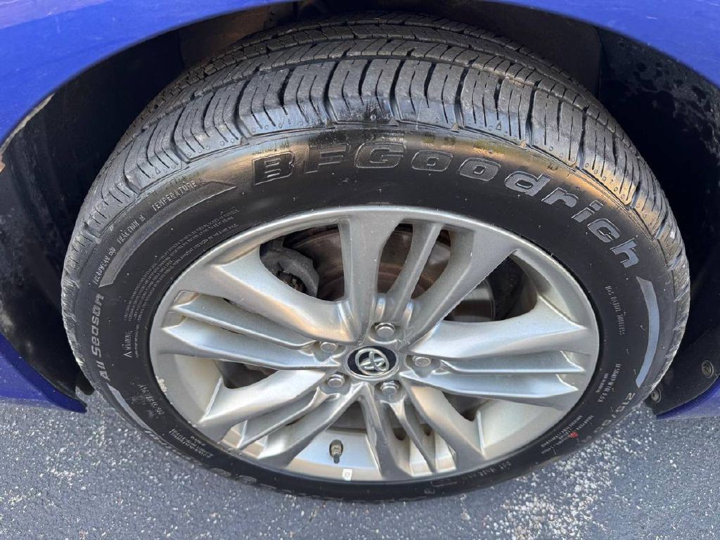 2015 Toyota Camry Image 23