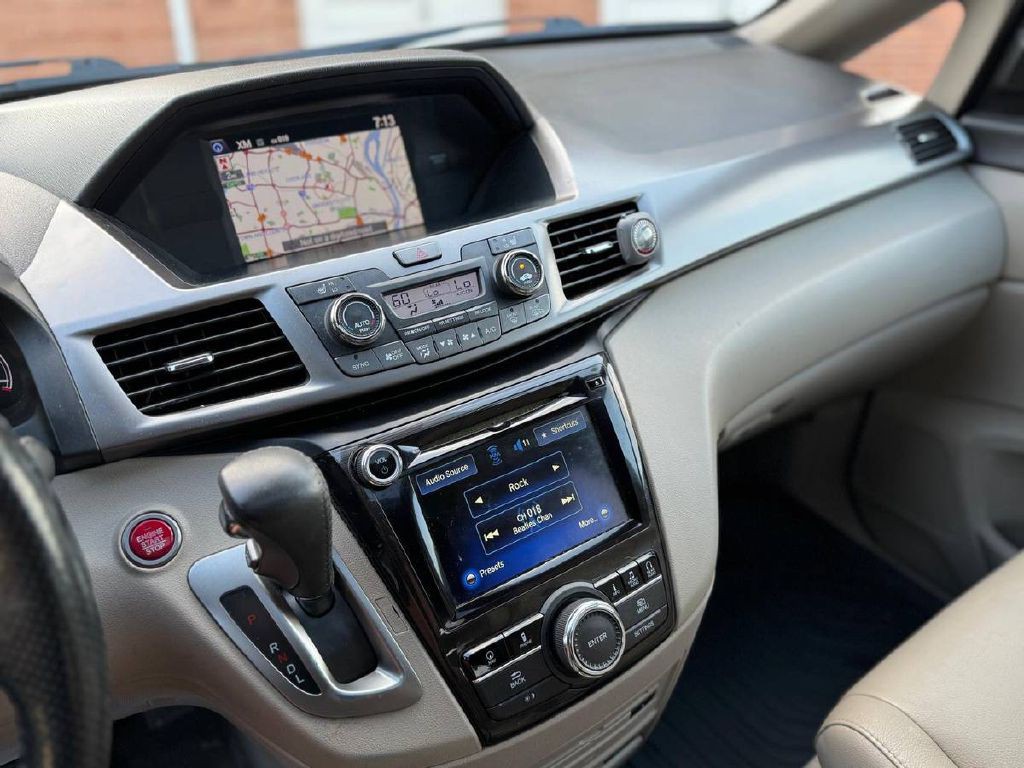 2015 Honda Odyssey Image 17