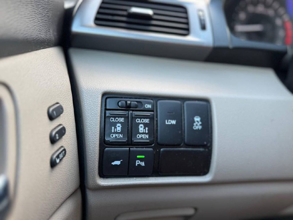 2015 Honda Odyssey Image 19
