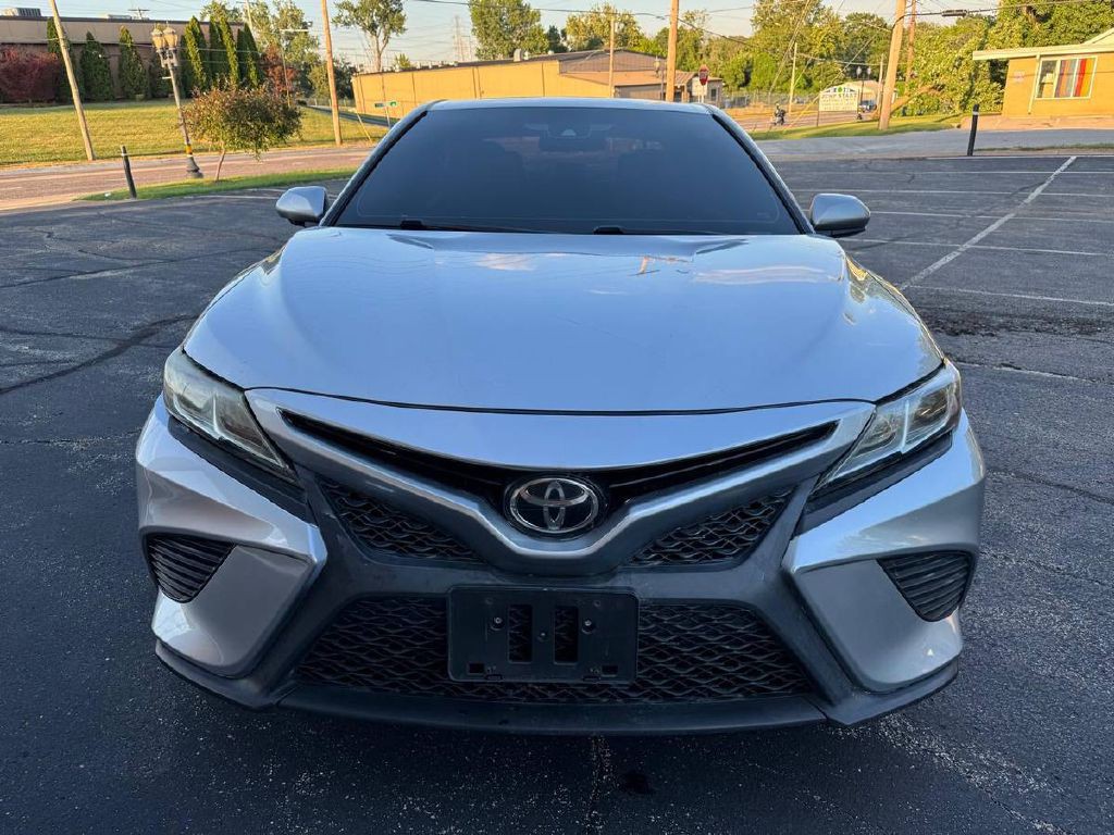 2018 Toyota Camry Image 2