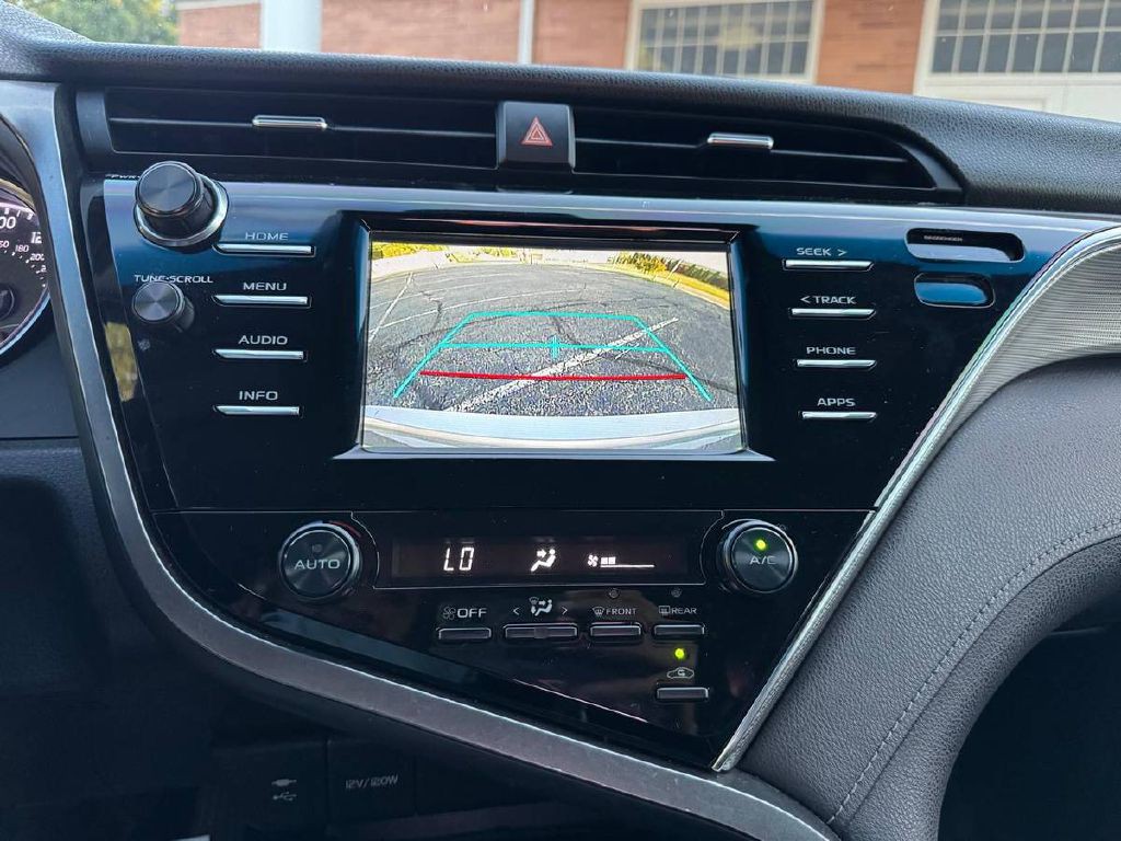 2018 Toyota Camry Image 18