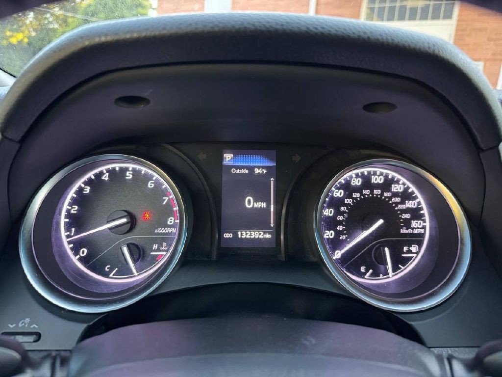 2018 Toyota Camry Image 21