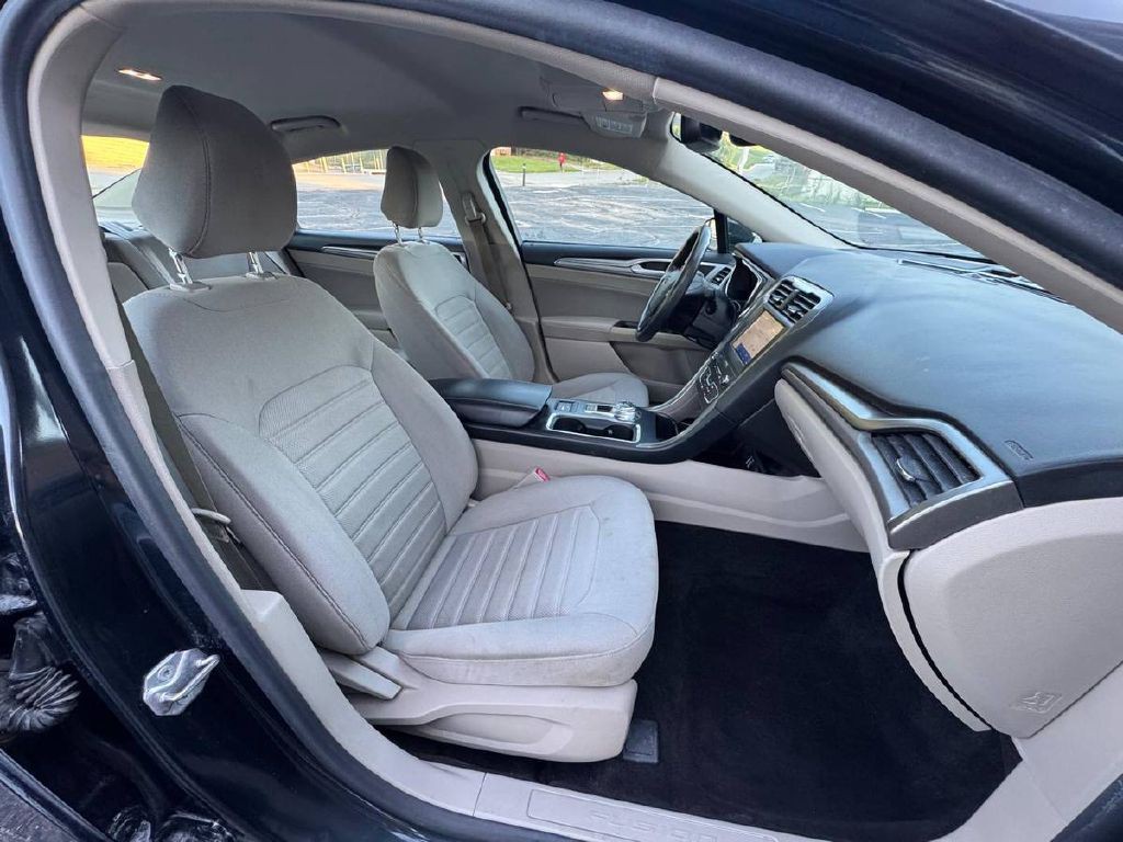 2020 Ford Fusion Image 11