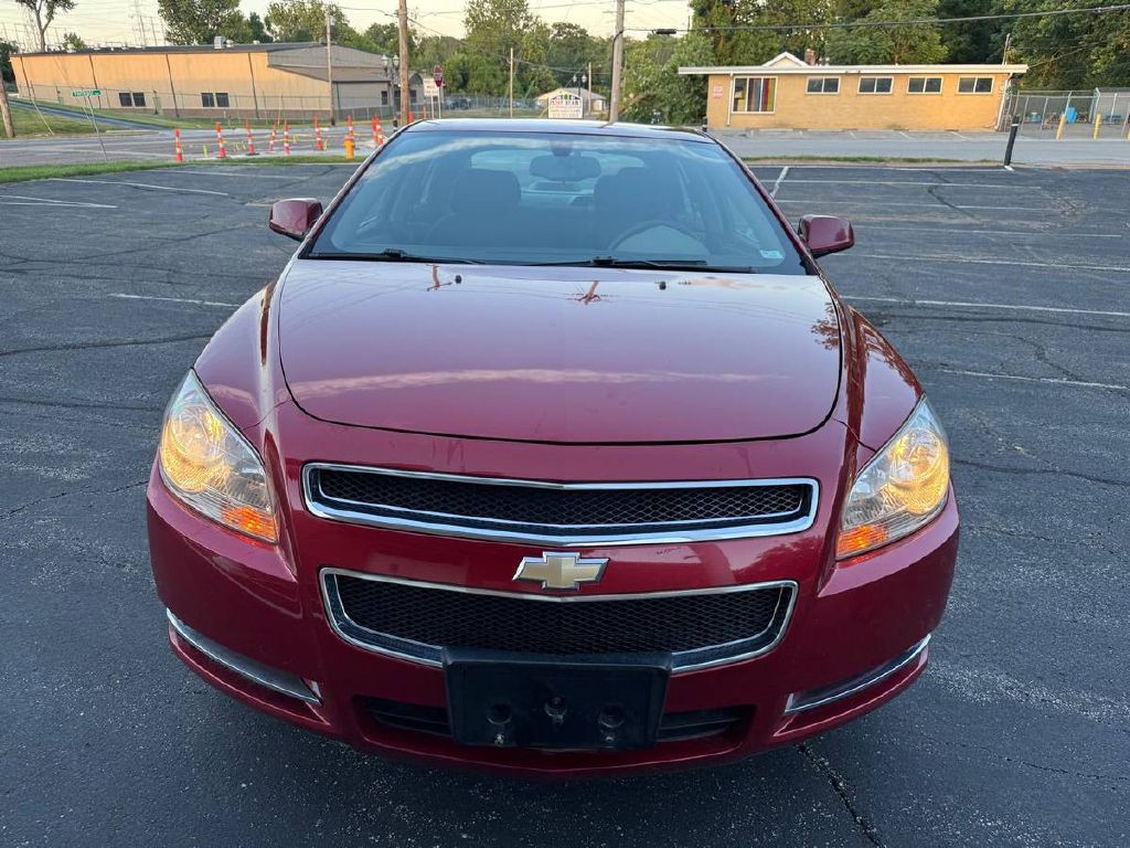 2012 Chevrolet Malibu Image 2