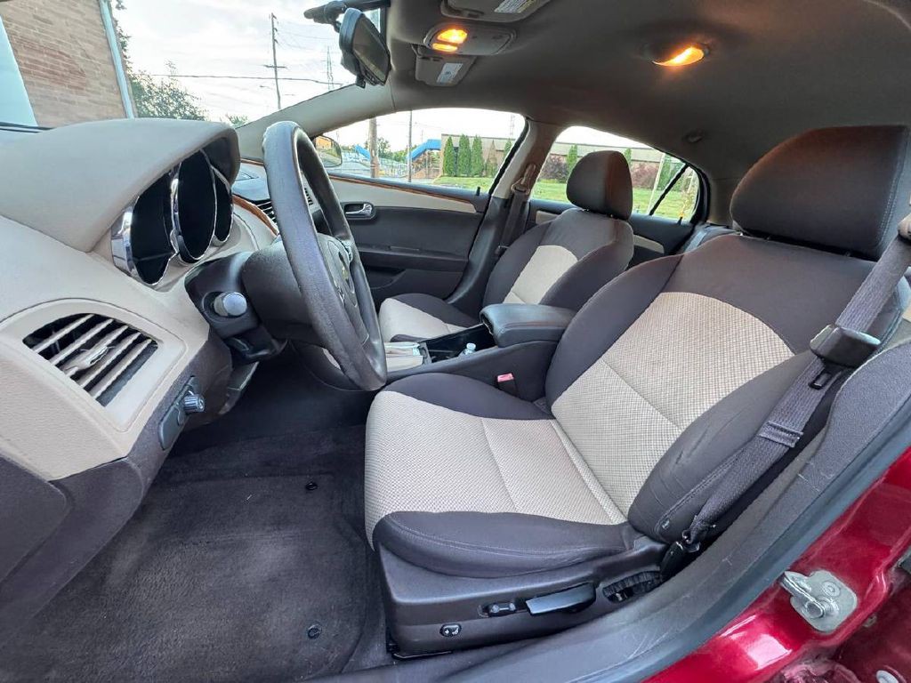 2012 Chevrolet Malibu Image 9