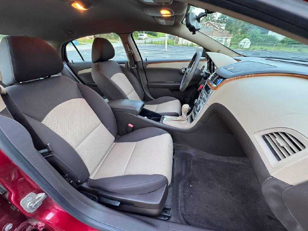 2012 Chevrolet Malibu Image 11