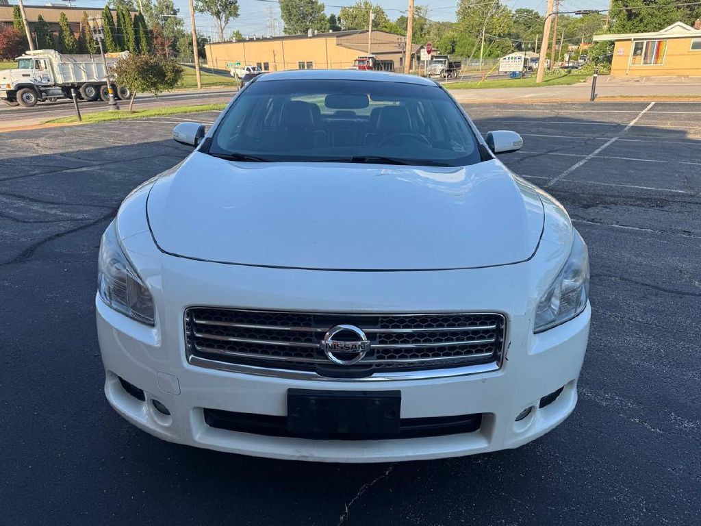 2010 Nissan Maxima Image 2