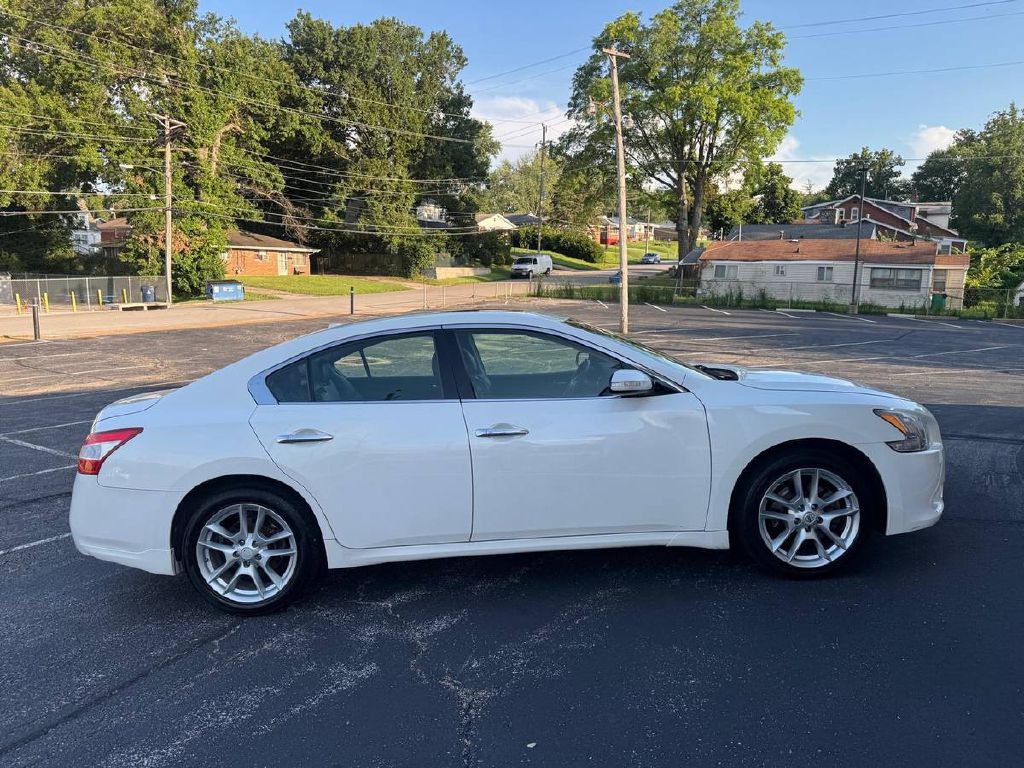 2010 Nissan Maxima Image 4