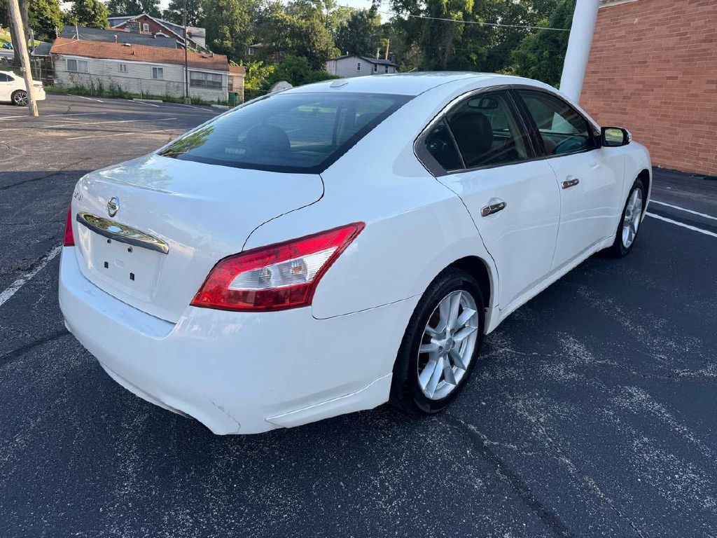 2010 Nissan Maxima Image 6