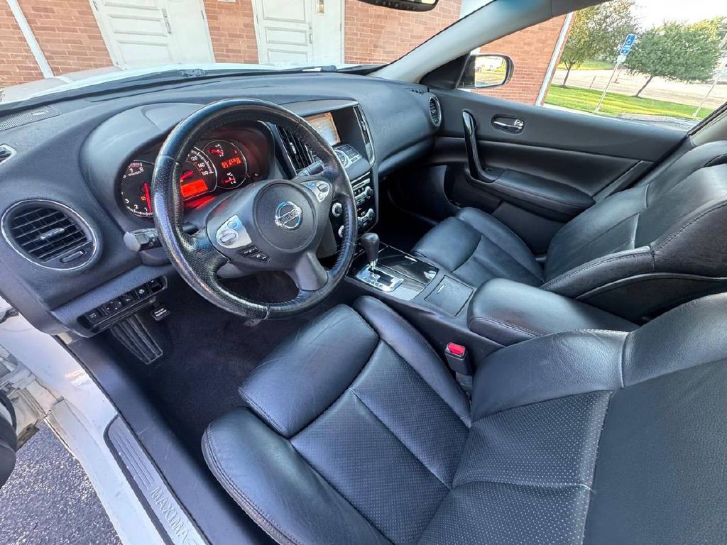 2010 Nissan Maxima Image 10