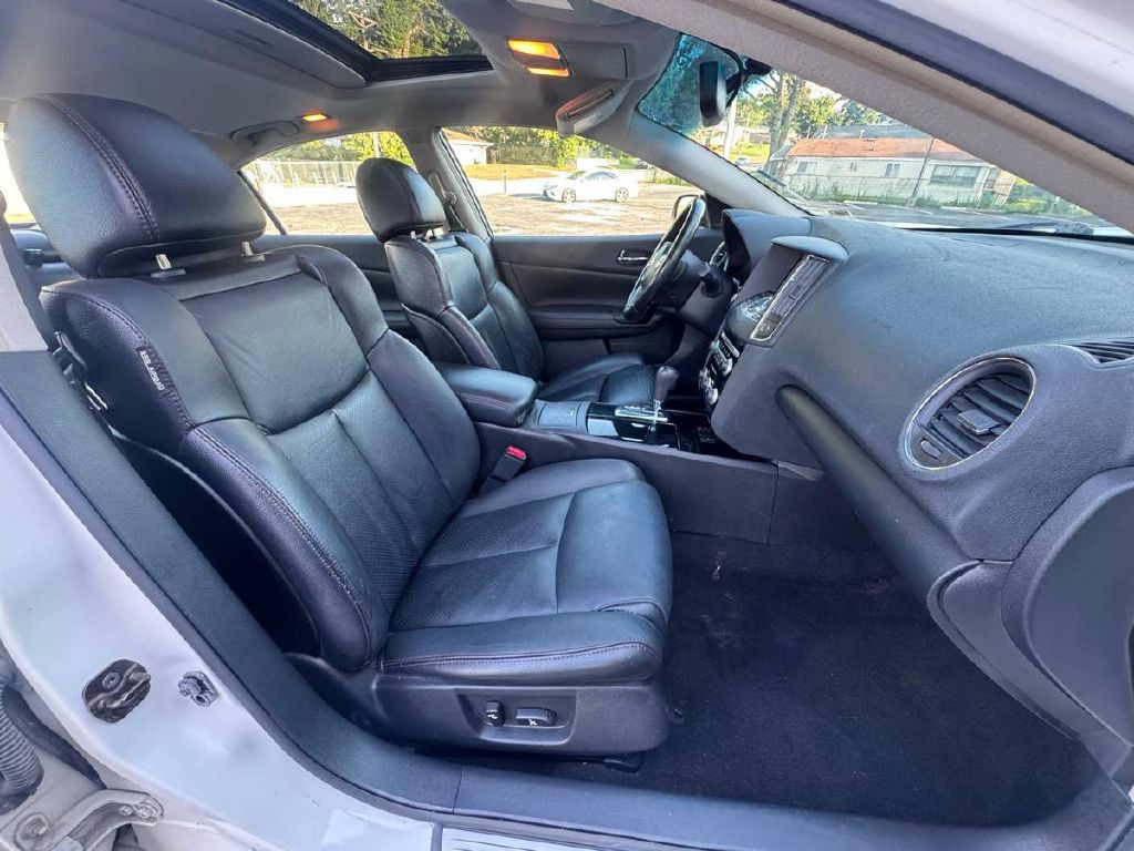 2010 Nissan Maxima Image 11