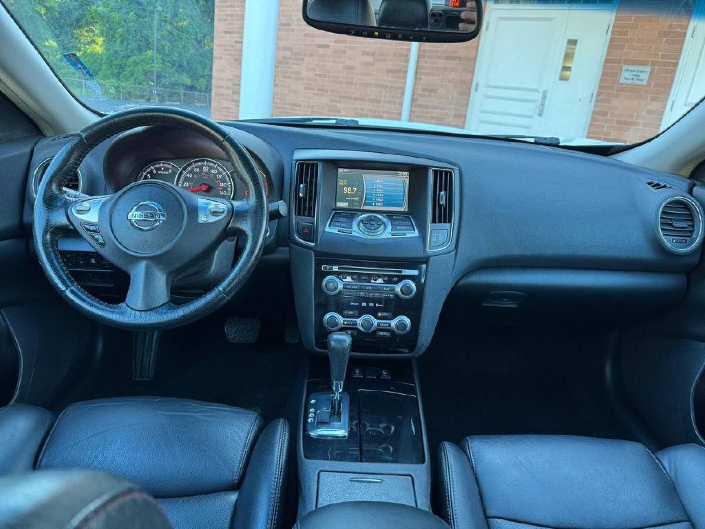 2010 Nissan Maxima Image 16