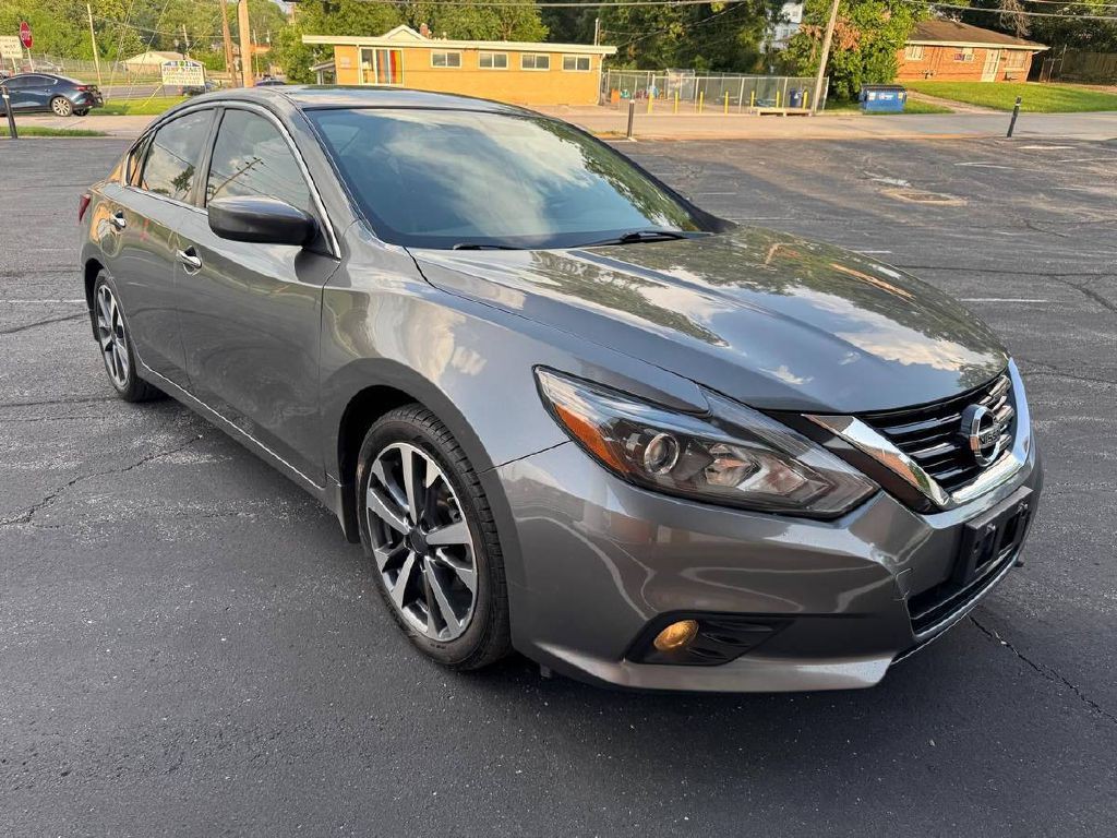 2017 Nissan Altima Image 1