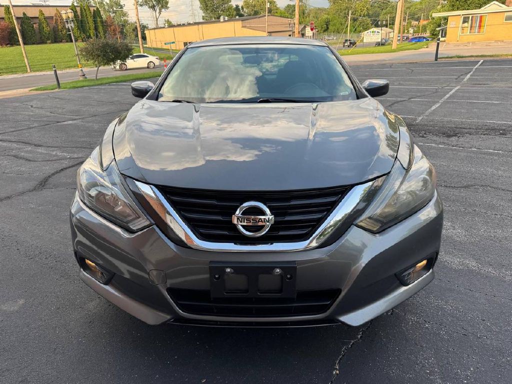 2017 Nissan Altima Image 2