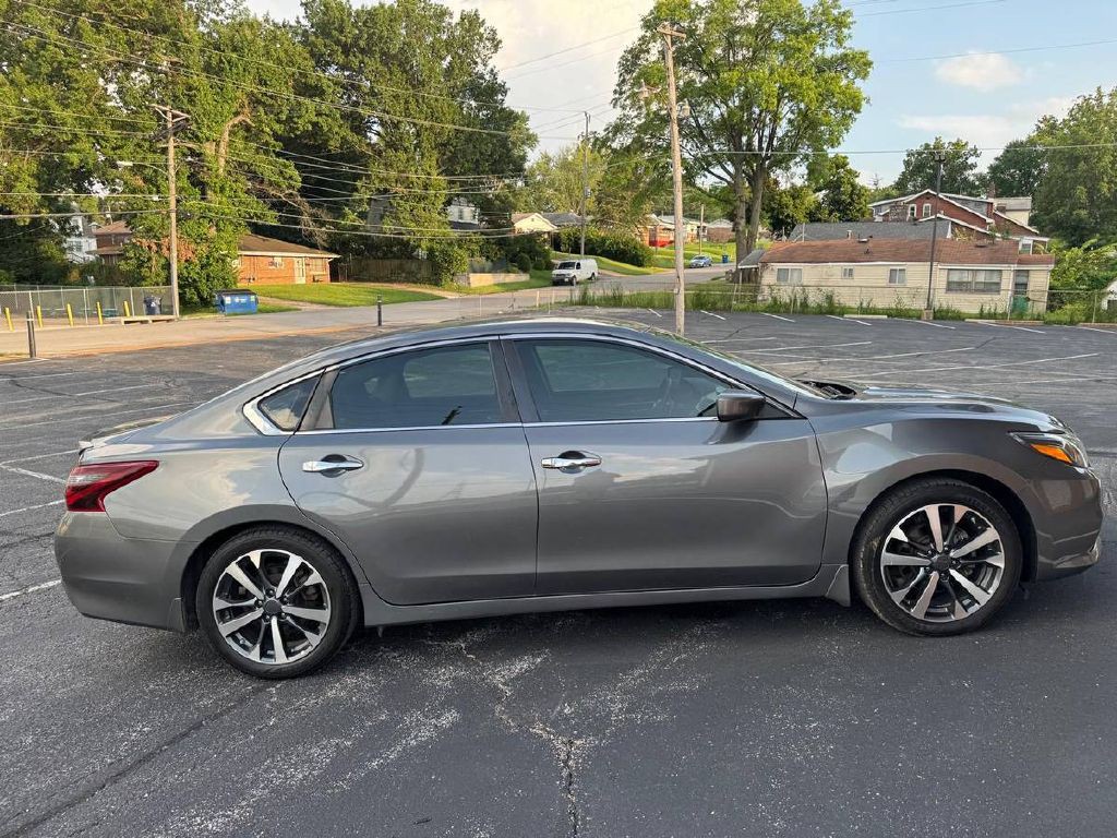2017 Nissan Altima Image 4