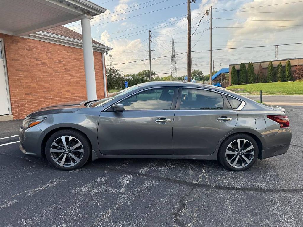 2017 Nissan Altima Image 5
