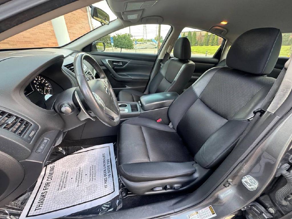 2017 Nissan Altima Image 9