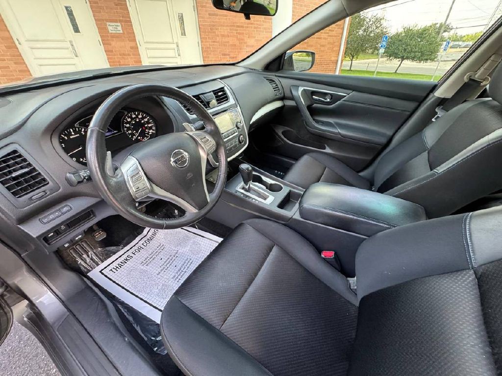 2017 Nissan Altima Image 10
