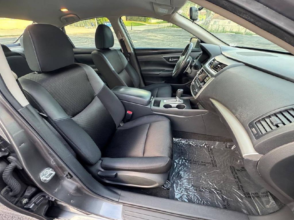 2017 Nissan Altima Image 11