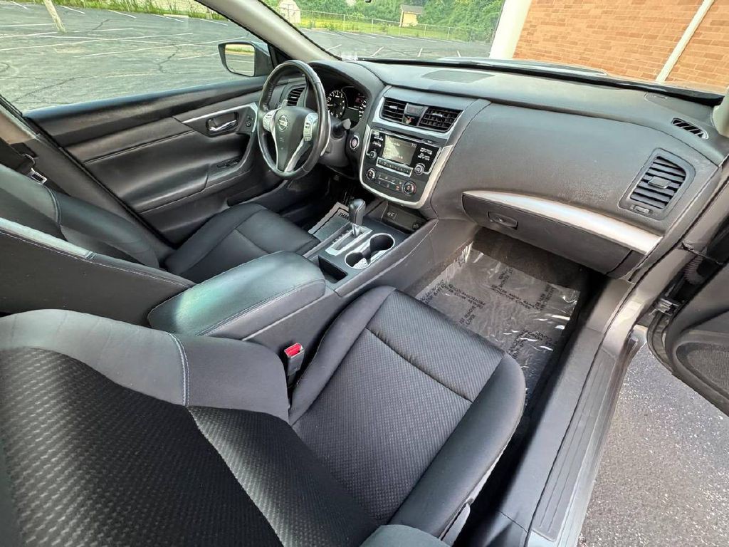 2017 Nissan Altima Image 12