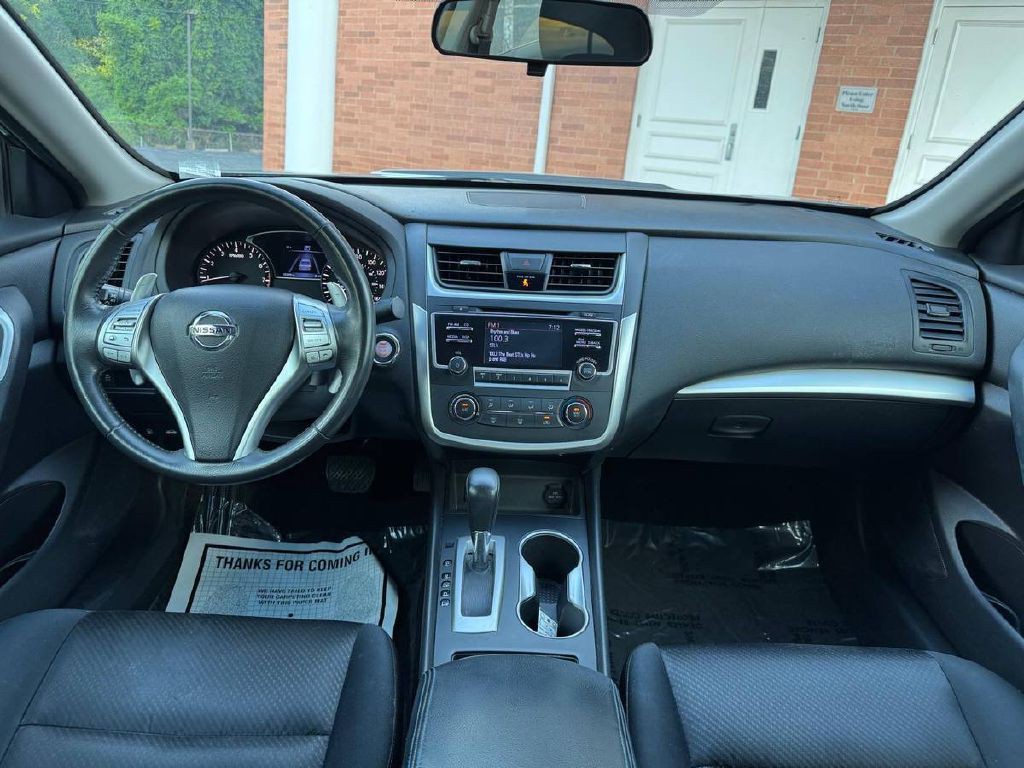 2017 Nissan Altima Image 16