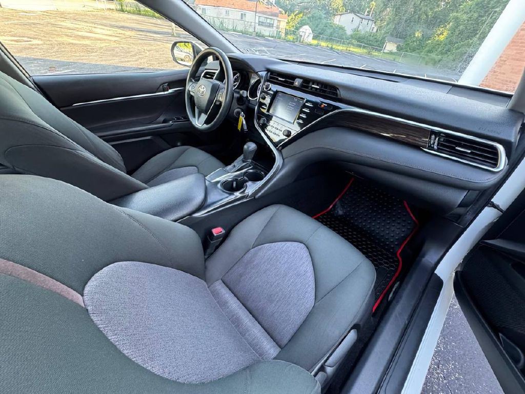 2018 Toyota Camry Image 12