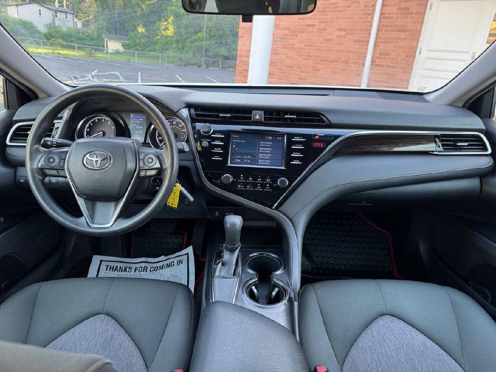 2018 Toyota Camry Image 16