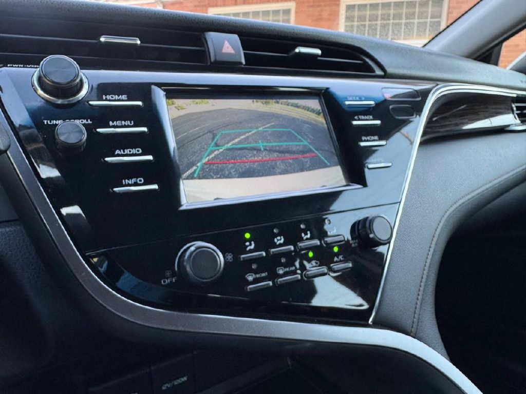 2018 Toyota Camry Image 19