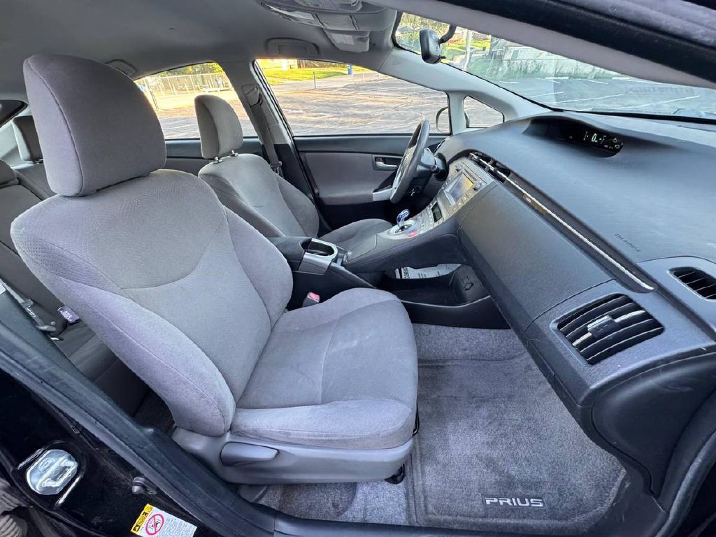 2014 Toyota Prius Image 11