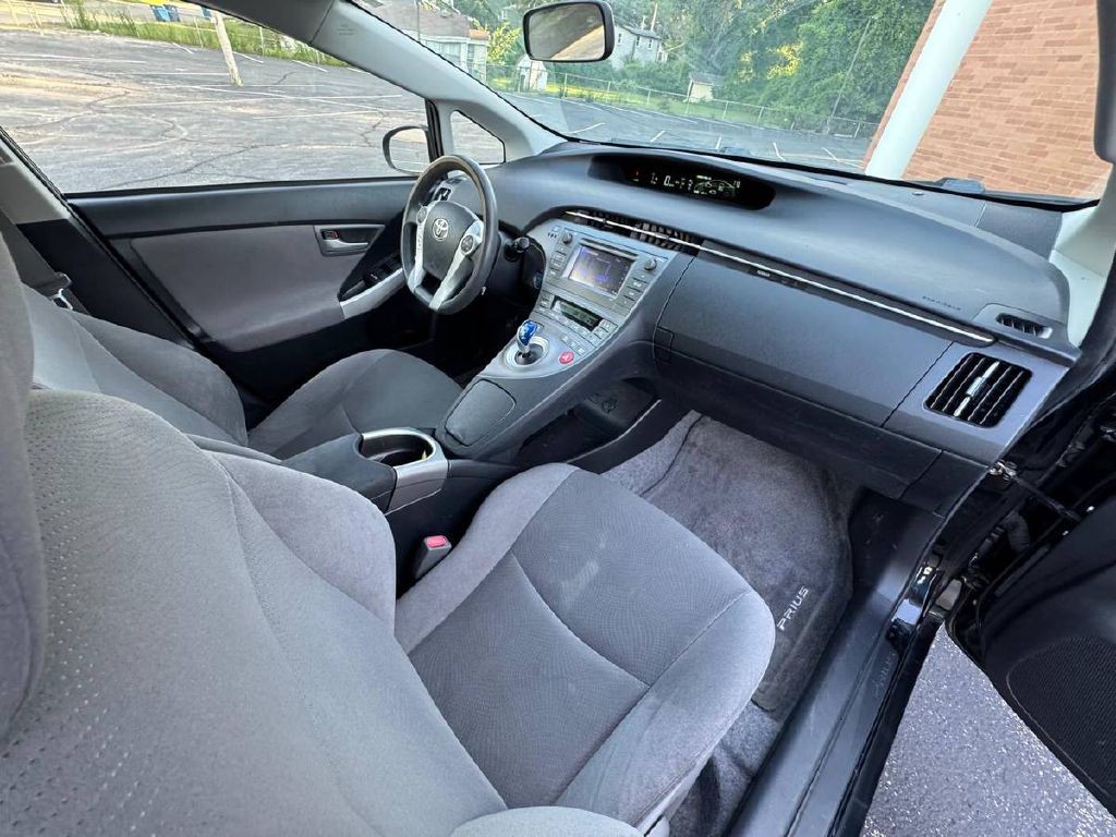 2014 Toyota Prius Image 12