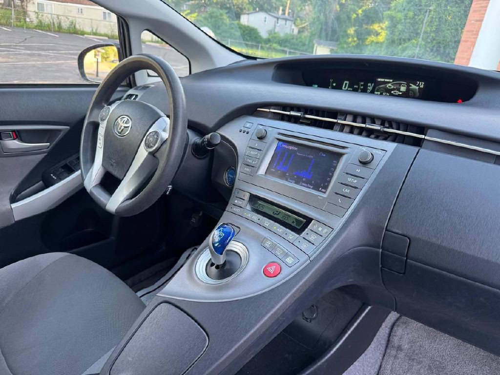 2014 Toyota Prius Image 13