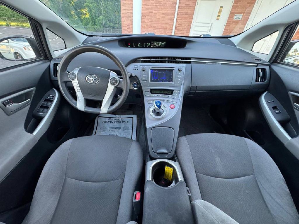 2014 Toyota Prius Image 15