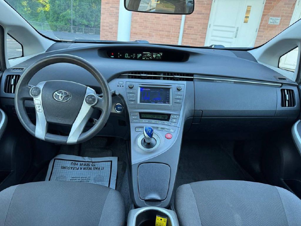 2014 Toyota Prius Image 16