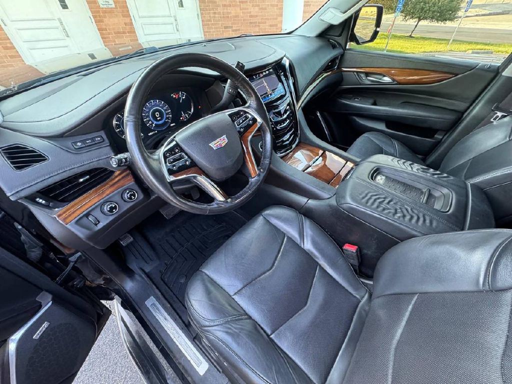 2017 Cadillac Escalade Image 10