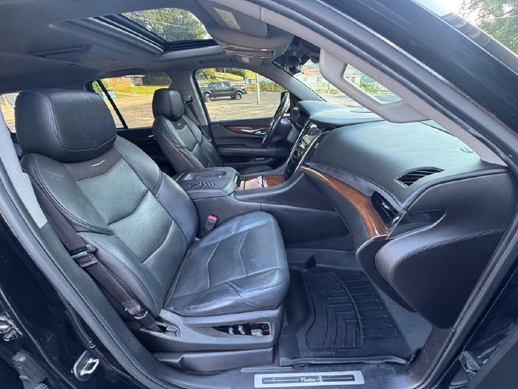 2017 Cadillac Escalade Image 11