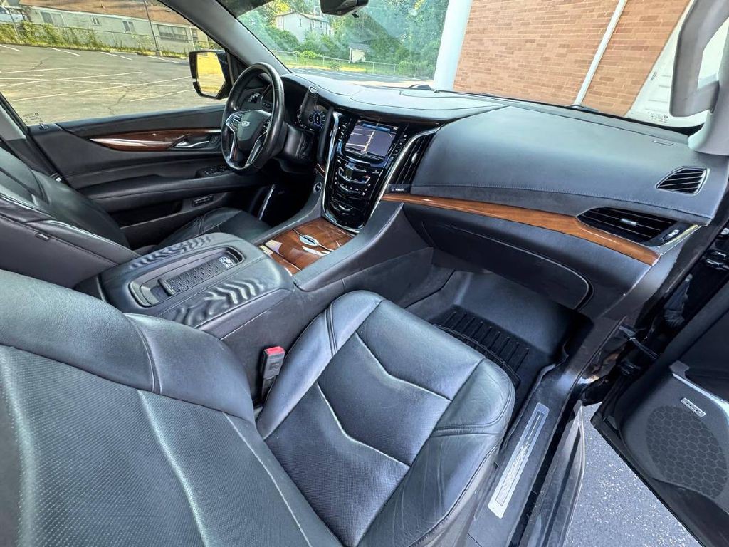 2017 Cadillac Escalade Image 12