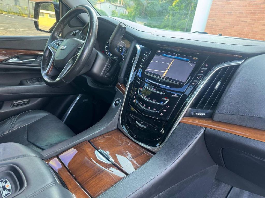 2017 Cadillac Escalade Image 13